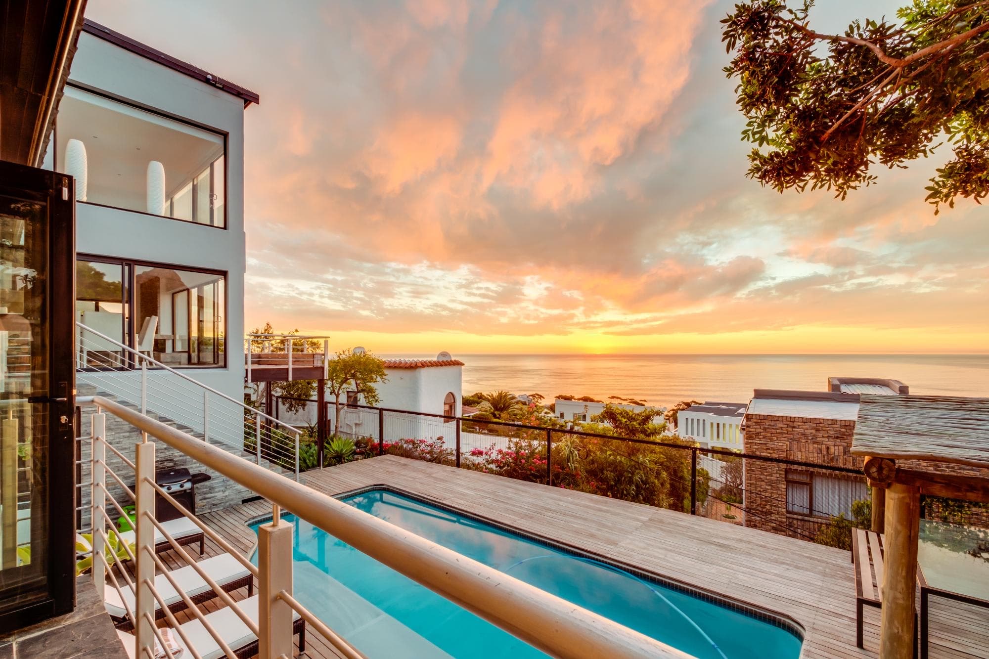 Camps Bay Holiday Villa With Sunset View — luxury villa in Camps Bay
