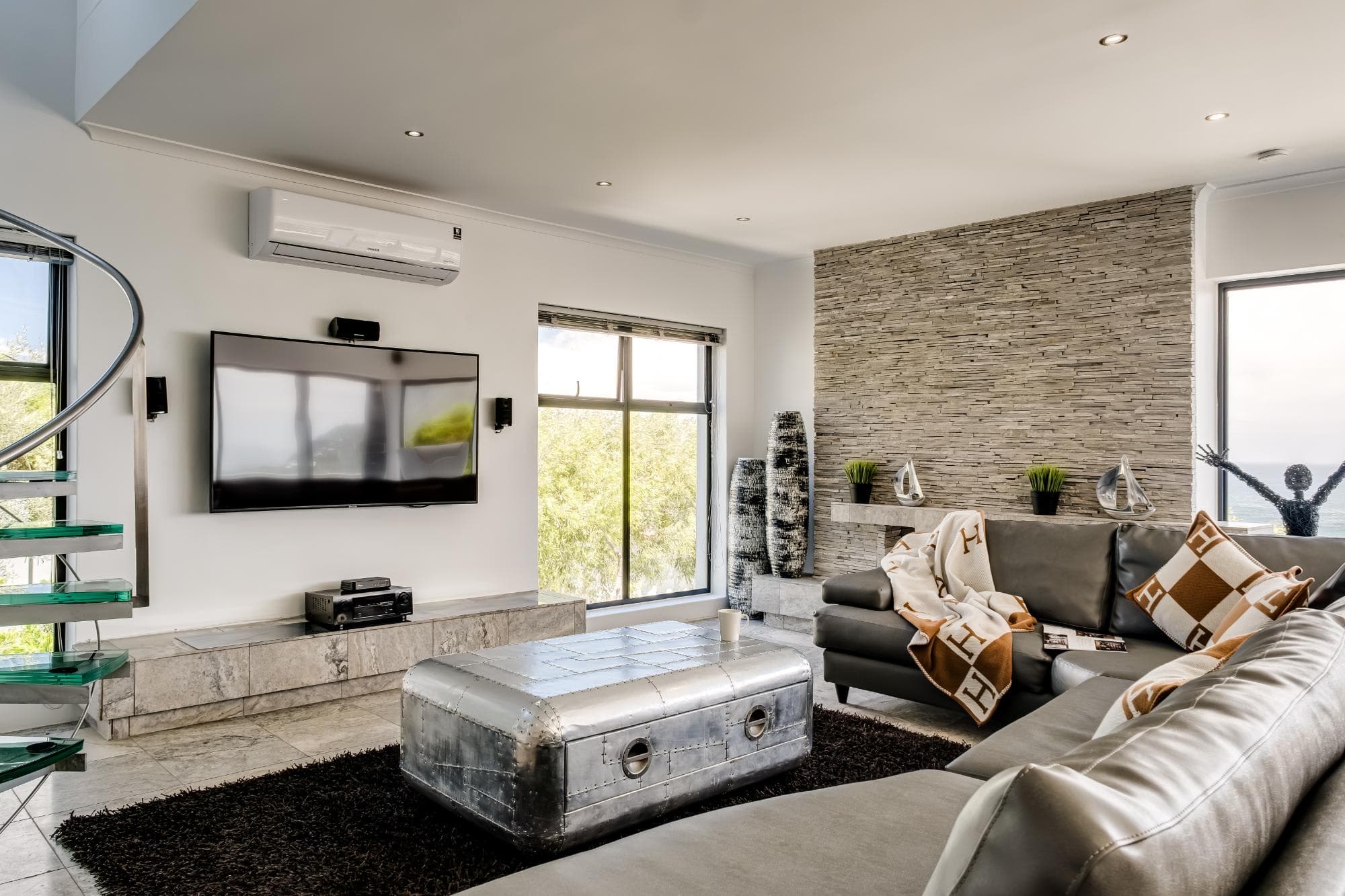 Camps Bay Holiday Villa With Sunset View — luxury villa in Camps Bay