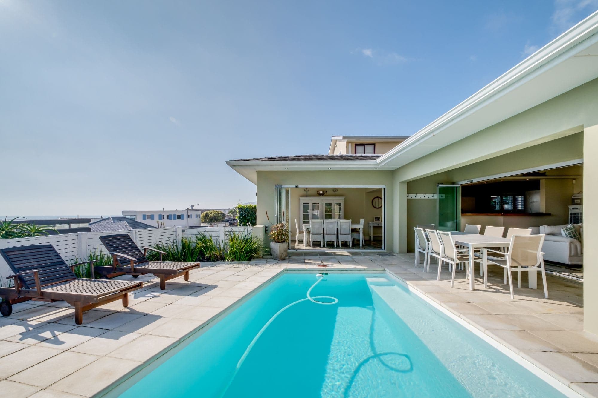 Cape Town Concierge — luxury villas, chauffeur hire and private day tours